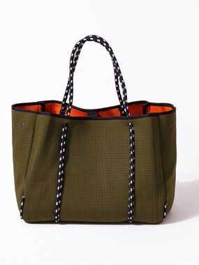 Pop UPS EVERYDAY TOTE WHITE BLUES
Safari Green